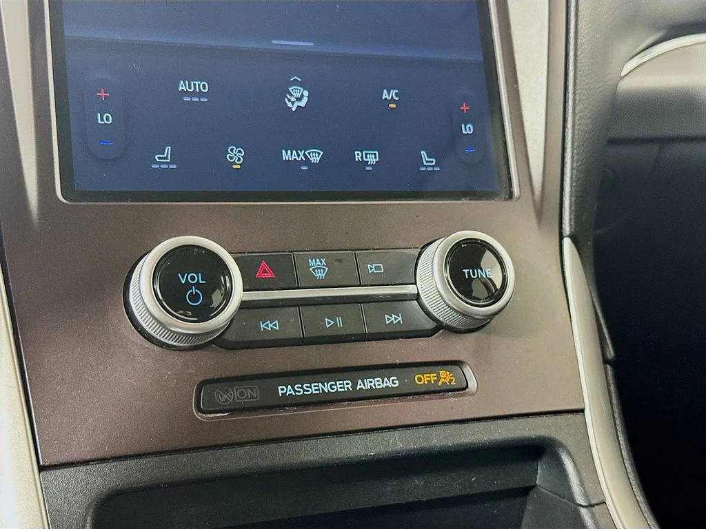 Used 2021 Red Ford SEL image 17