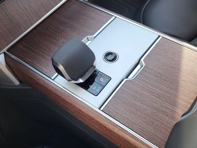 New 2026 Fuji White Land Rover SE image 15