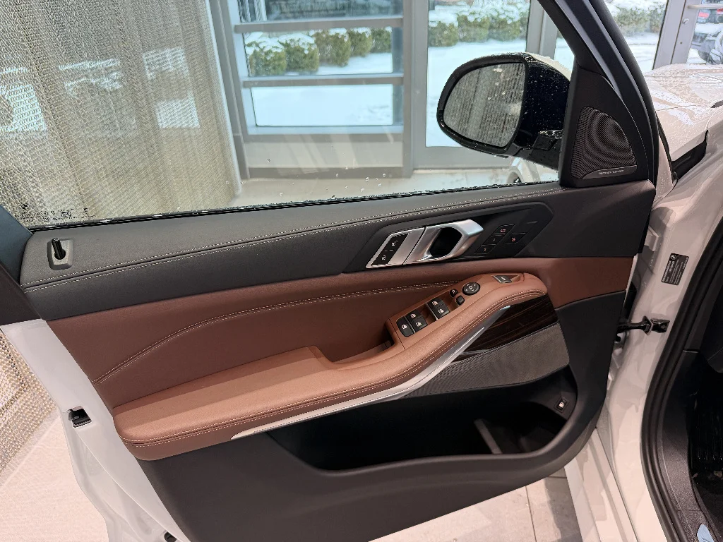 New 2026 Mineral White Metallic BMW xDrive50e image 11