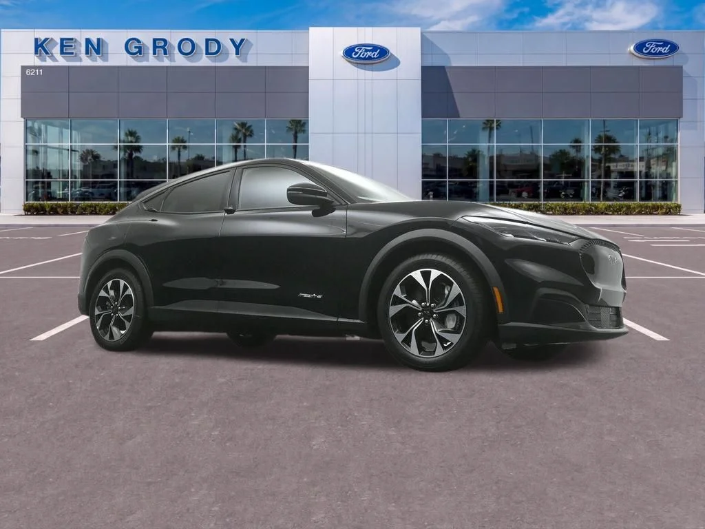 New 2026 Shadow Black Ford Select image 1