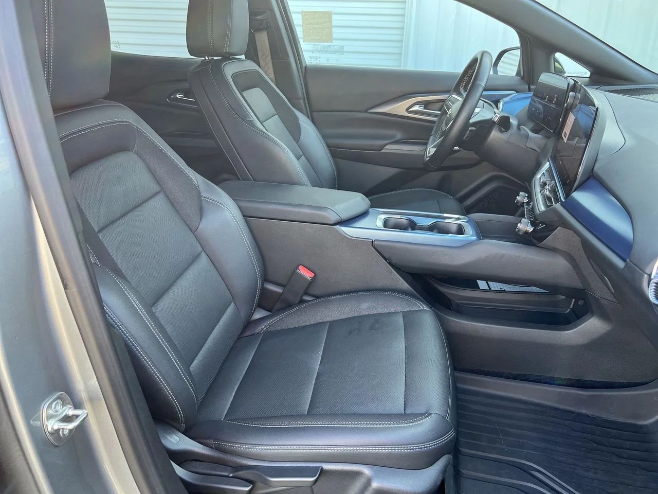 2024 Chevrolet Equinox EV LT - Photo 30