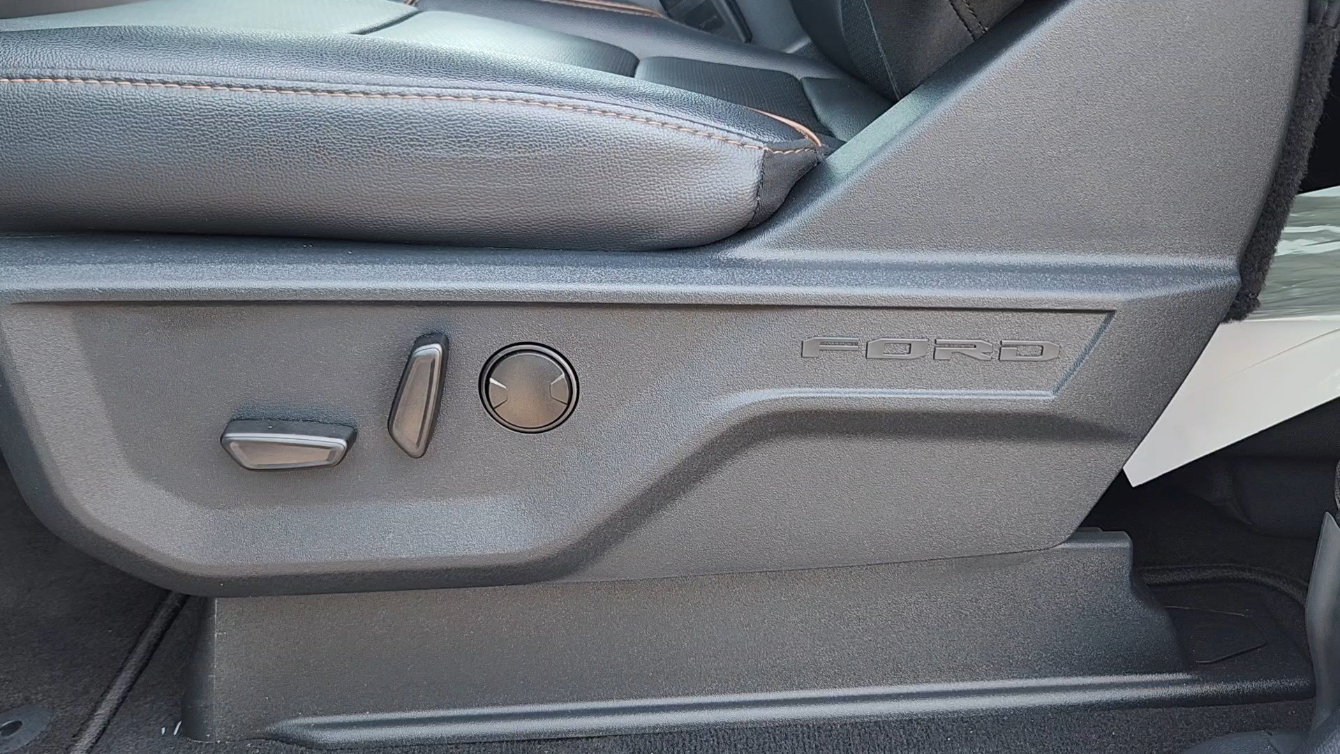 Certified Used 2025 Purple Ford LARIAT image 8