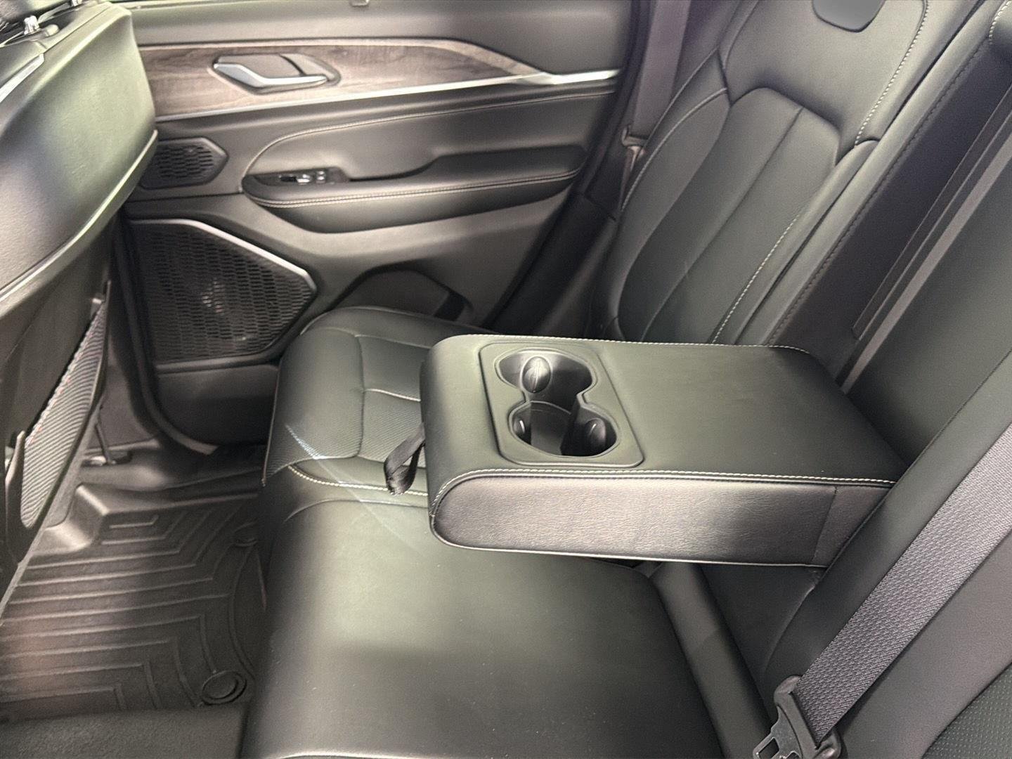 Used 2025 Silver Zynith Jeep Overland image 22