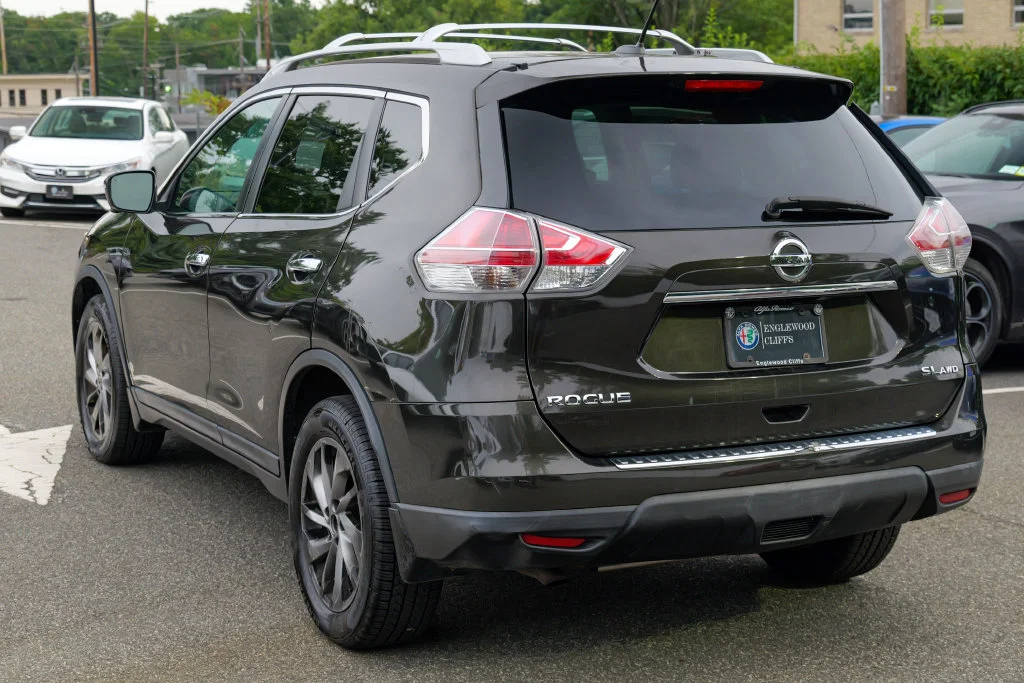 Used 2015 Midnight Jade Nissan SL image 5