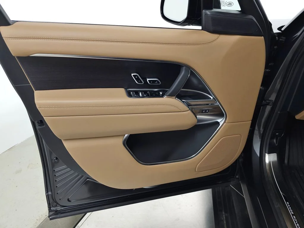 New 2026 Carpathian Grey Land Rover SE image 11