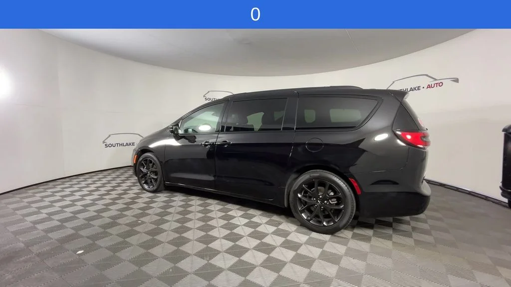 Used 2025 Black Chrysler Limited image 7