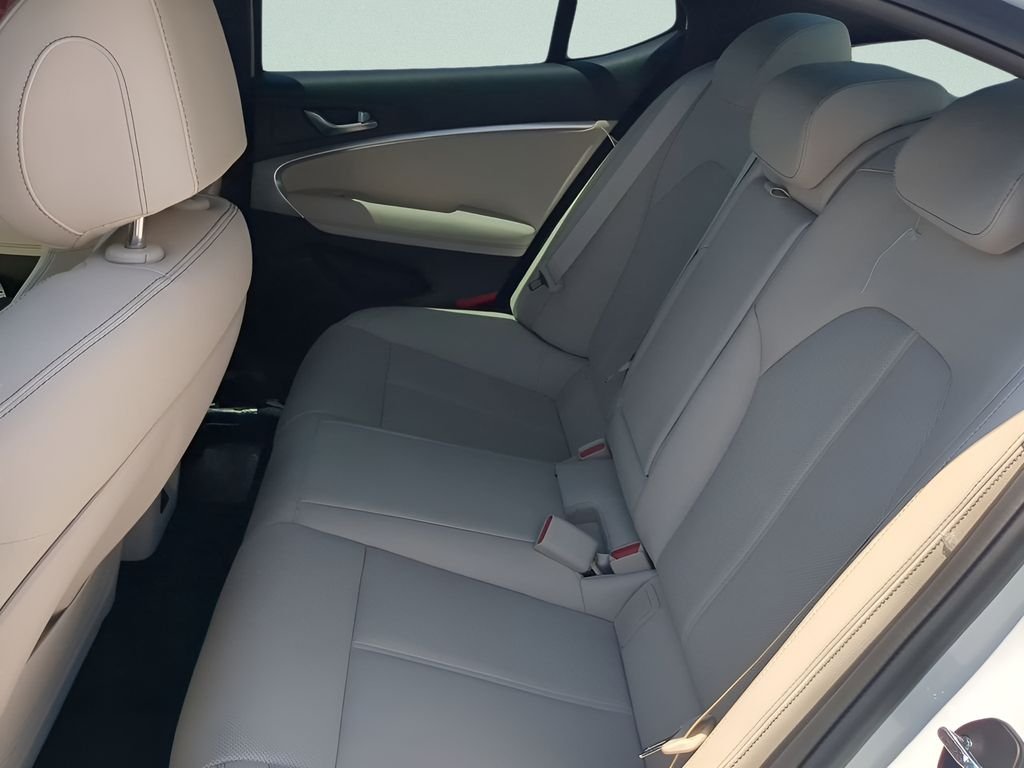 2026 GENESIS G70 Standard - Photo 9