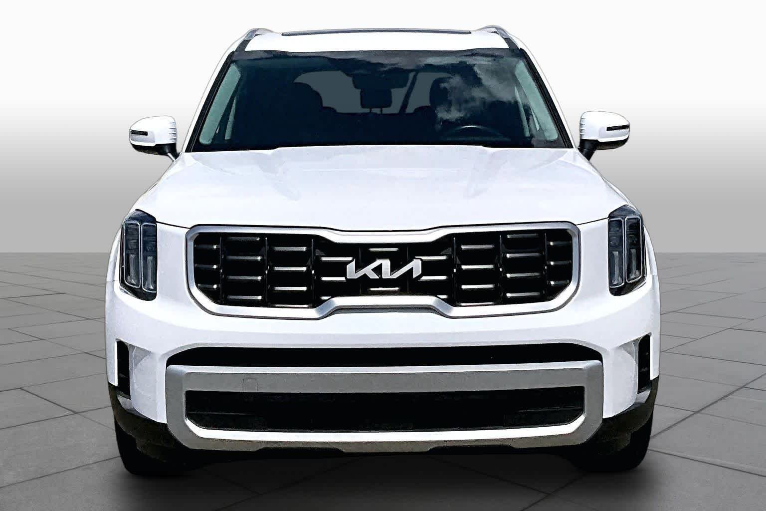 Used 2025 Glacial White Pearl Kia S image 4