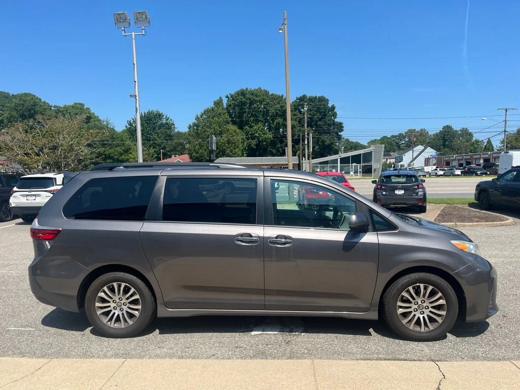 Used 2020 Gray Toyota XLE image 3