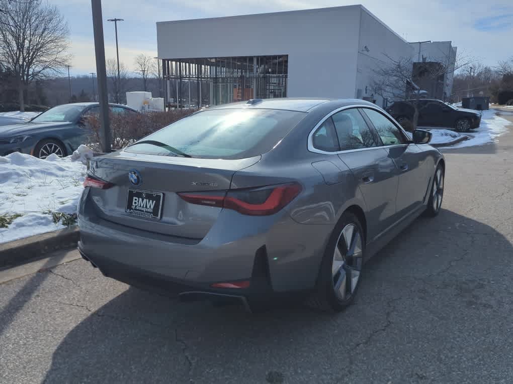 Used 2025 Skyscraper Grey Metallic BMW xDrive40 image 10