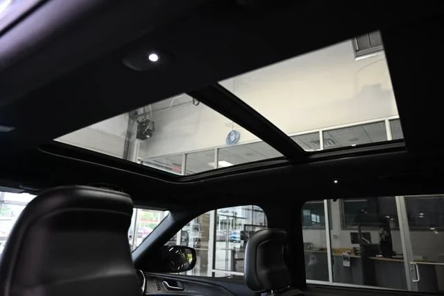 Used 2021  Jeep Overland image 22