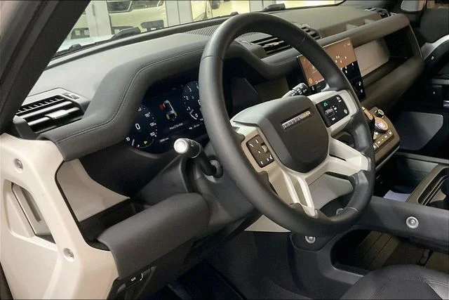 Used 2023 Silver Land Rover S image 22