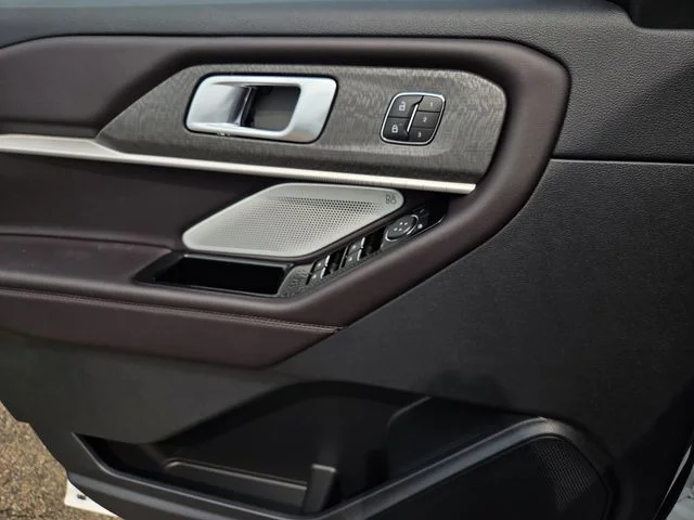 New 2026 Star White Metallic Tri-Coat Ford Platinum™ image 14