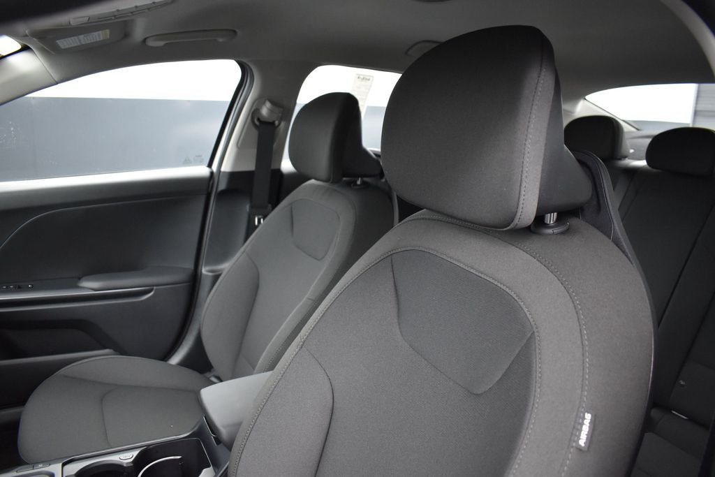 New 2026 Snow White Pearl Kia LXS image 9