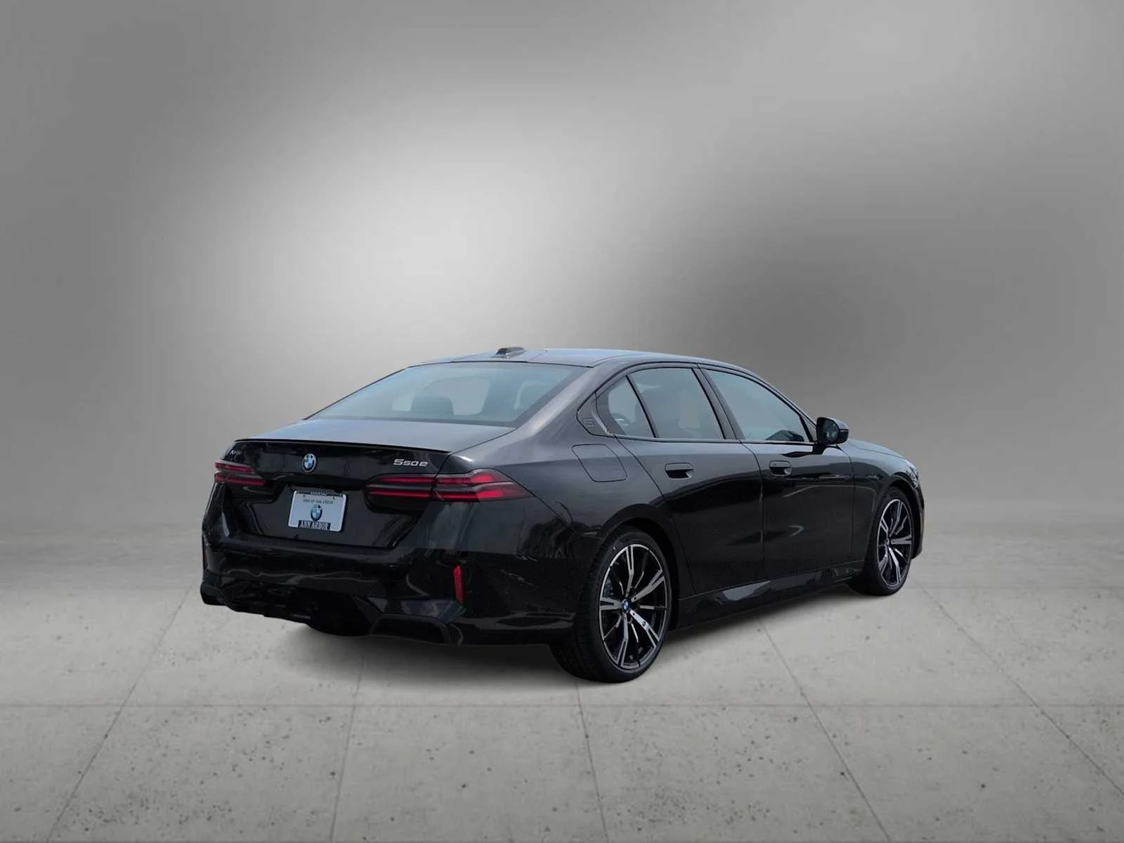 Used 2027 Black Sapphire Metallic BMW 550e xDrive image 8