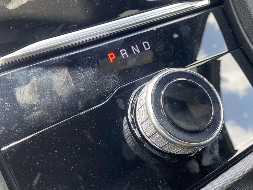 New 2026 Diamond Black Crystal Pearl-Coat Exterior Paint Jeep Laredo Altitude image 28