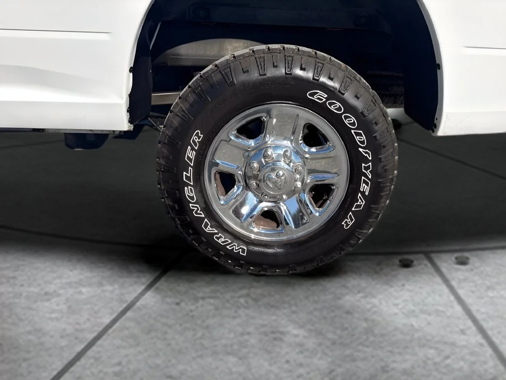 Used 2018 White Ram SLT image 31