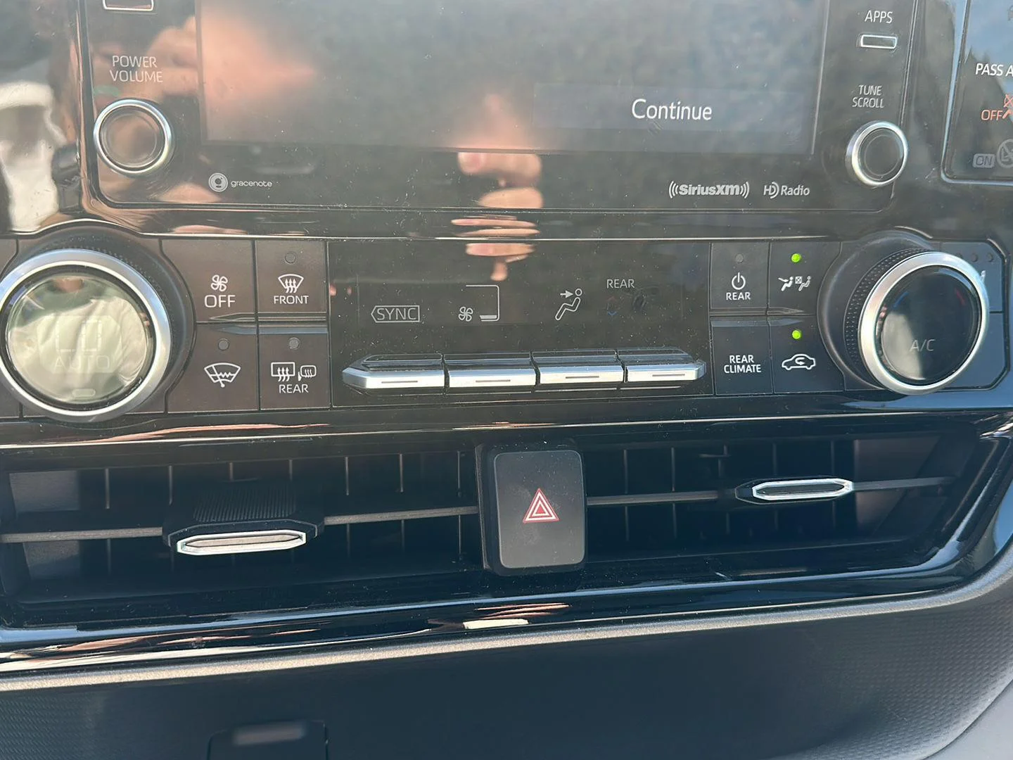 Used 2021  Toyota XLE image 11