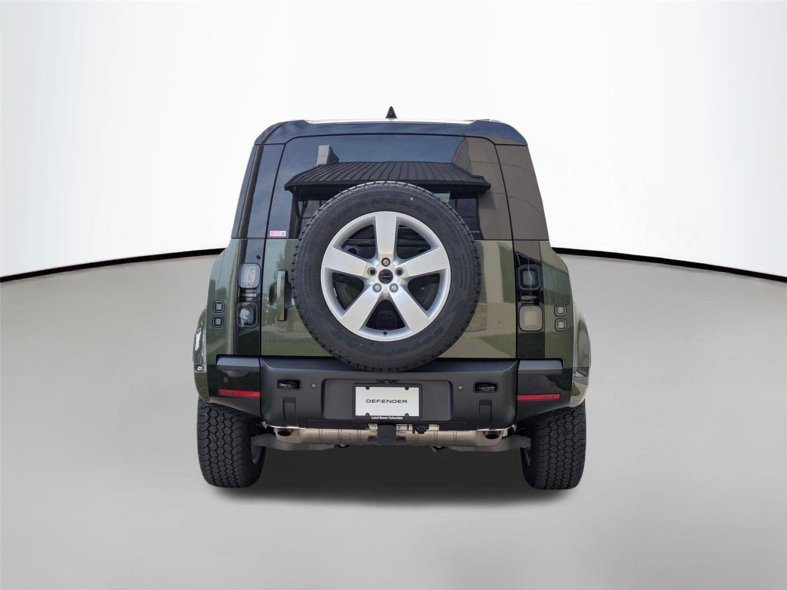 Used 2026 Woolstone Green Metallic Land Rover X-Dynamic SE image 6