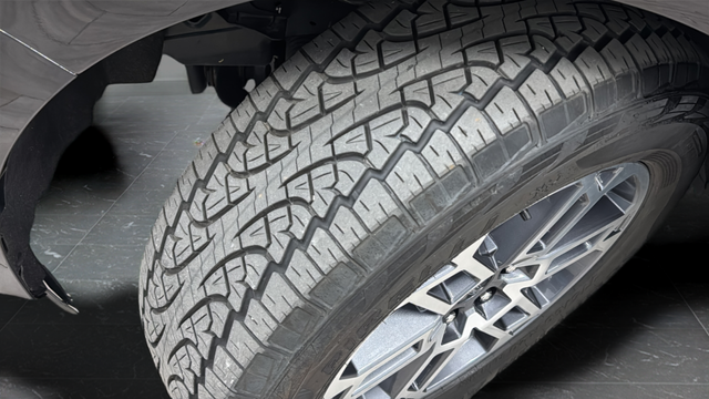 Used 2025 Agate Black Metallic Ford Active image 40
