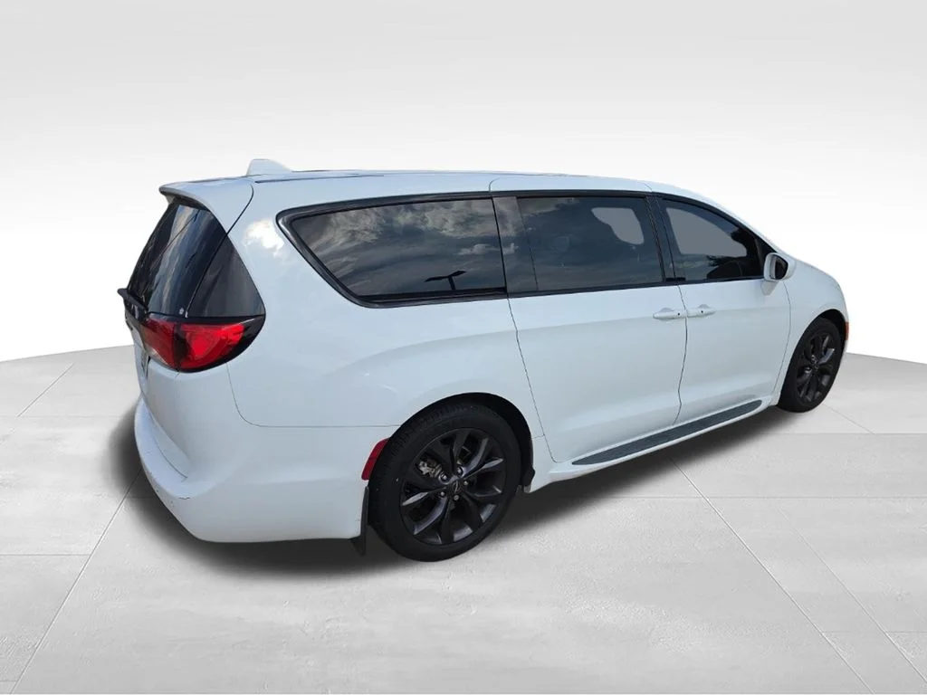 Used 2020 White Chrysler Touring image 9