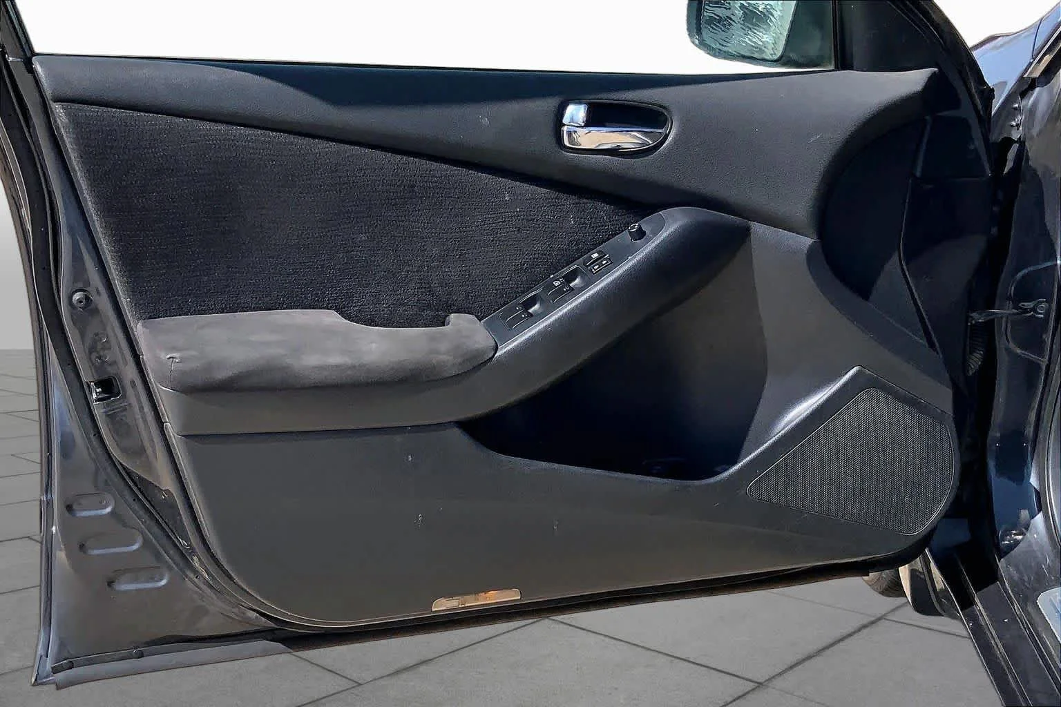 Used 2012 Dark Slate Nissan 2.5 S image 21