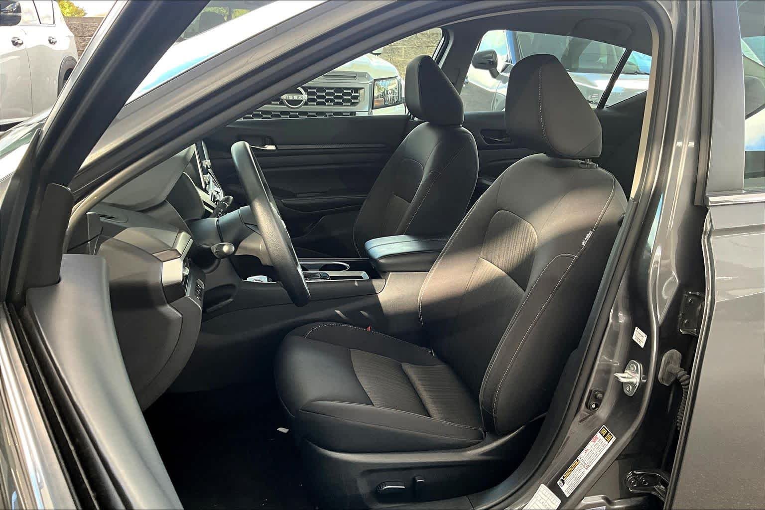 Used 2024 Gun Metallic Nissan 2.5 SV image 7