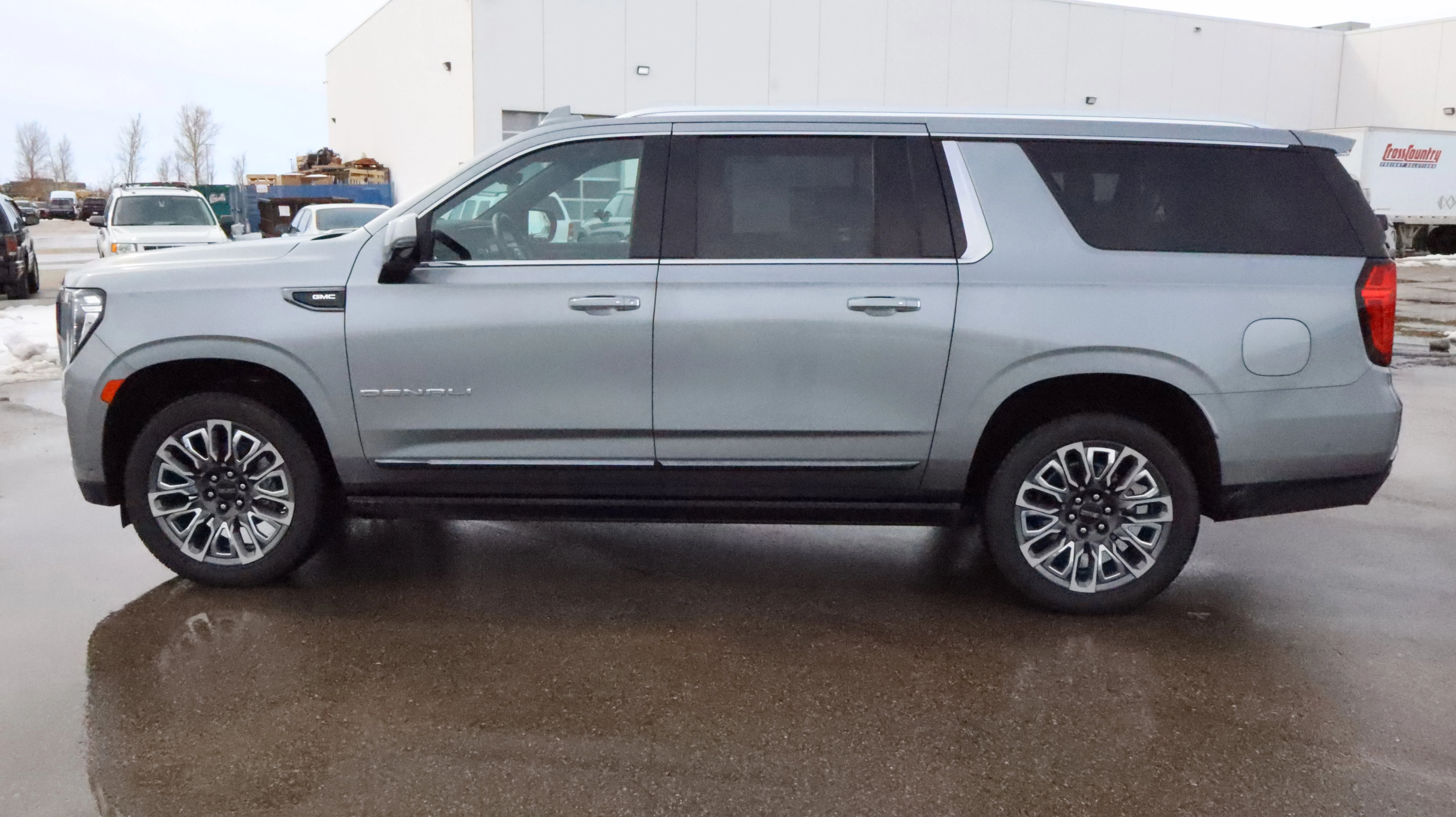 2023 GMC Yukon XL Denali Ultimate - Photo 4