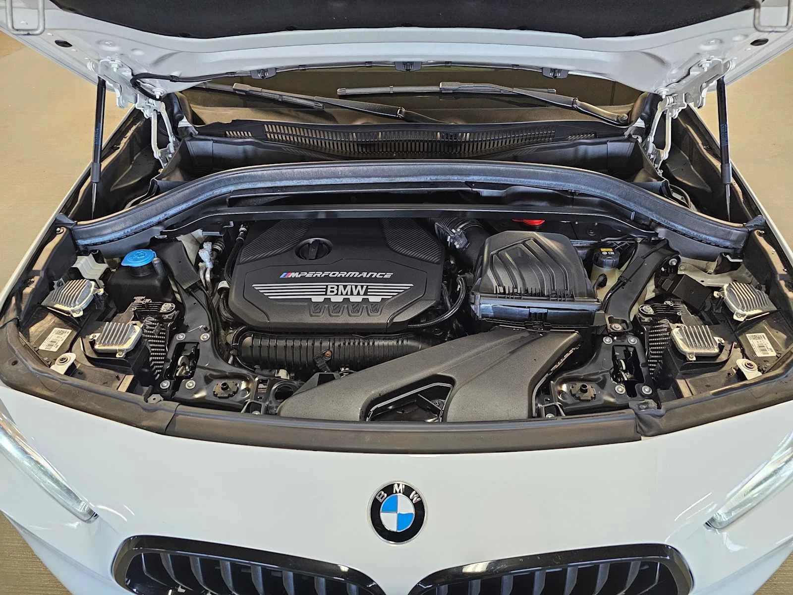 Used 2020 Alpine White BMW M35i image 9