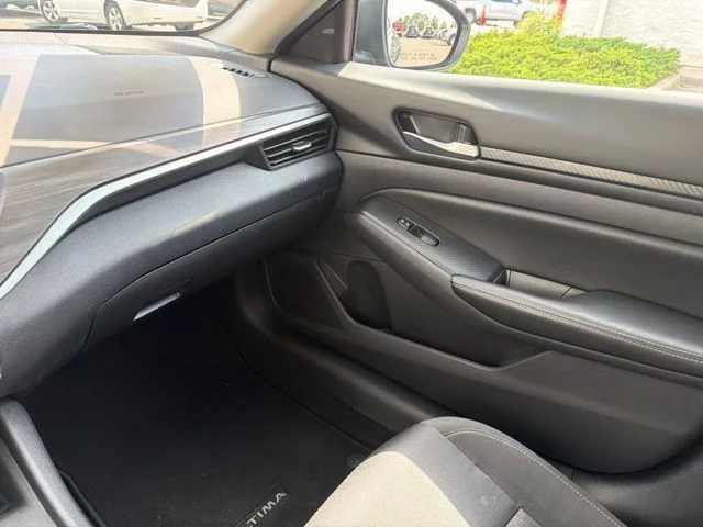 Used 2025 Gray Nissan 2.5 SV image 41