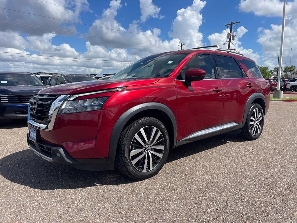 Used 2023 Red Nissan Platinum image 3