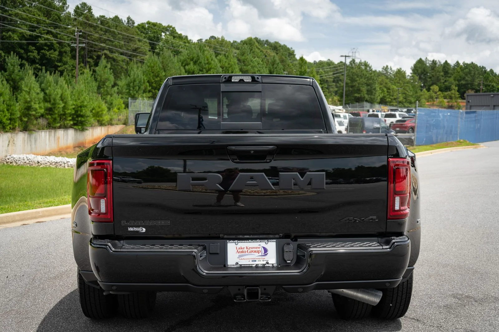New 2026 Diamond Black Crystal Pearl-Coat Exterior Paint RAM Laramie image 16