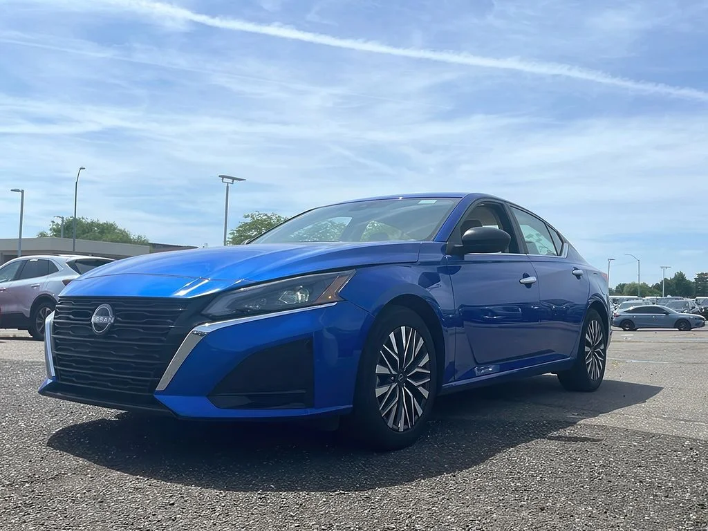 Used 2025 Bluestone Pearl Nissan SV image 30