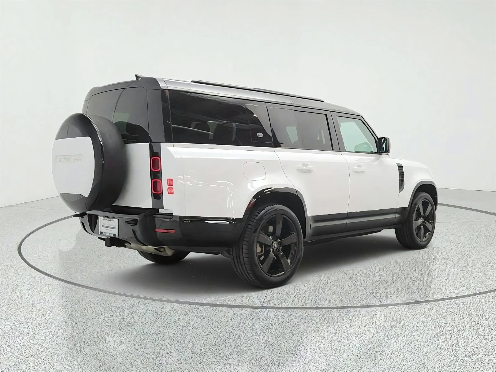 Used 2024 Fuji White Land Rover 130 P400 X-Dynamic SE image 5