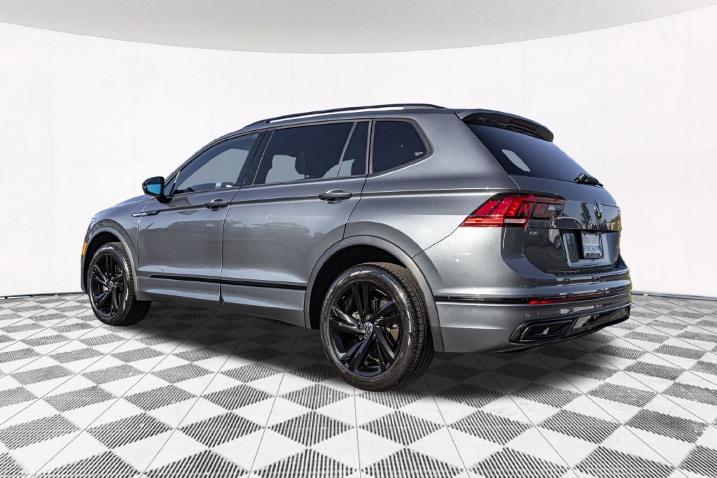 Used 2023  Volkswagen 2.0T SE R-Line Black image 7