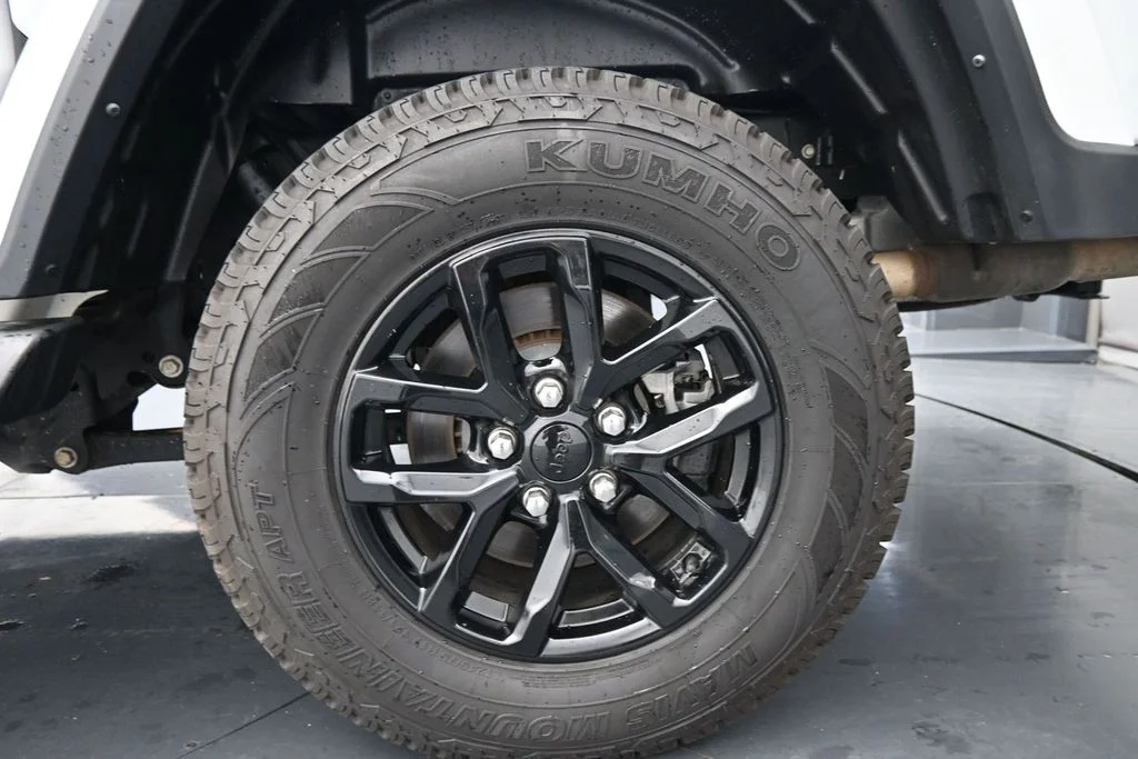 Used 2021 White Jeep Sport image 14