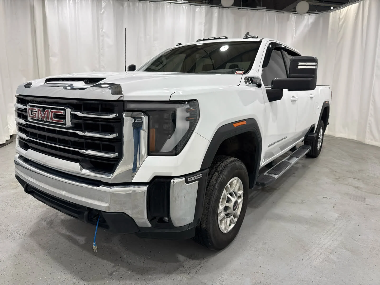 Certified Used 2024 Summit White GMC SLE image 1
