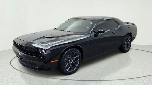 Used 2019 Black Dodge SXT image 5