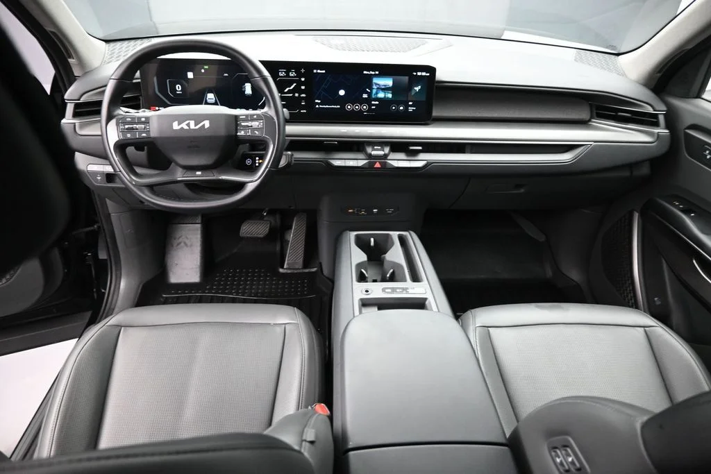 Used 2024 Black Kia Light Long Range image 25