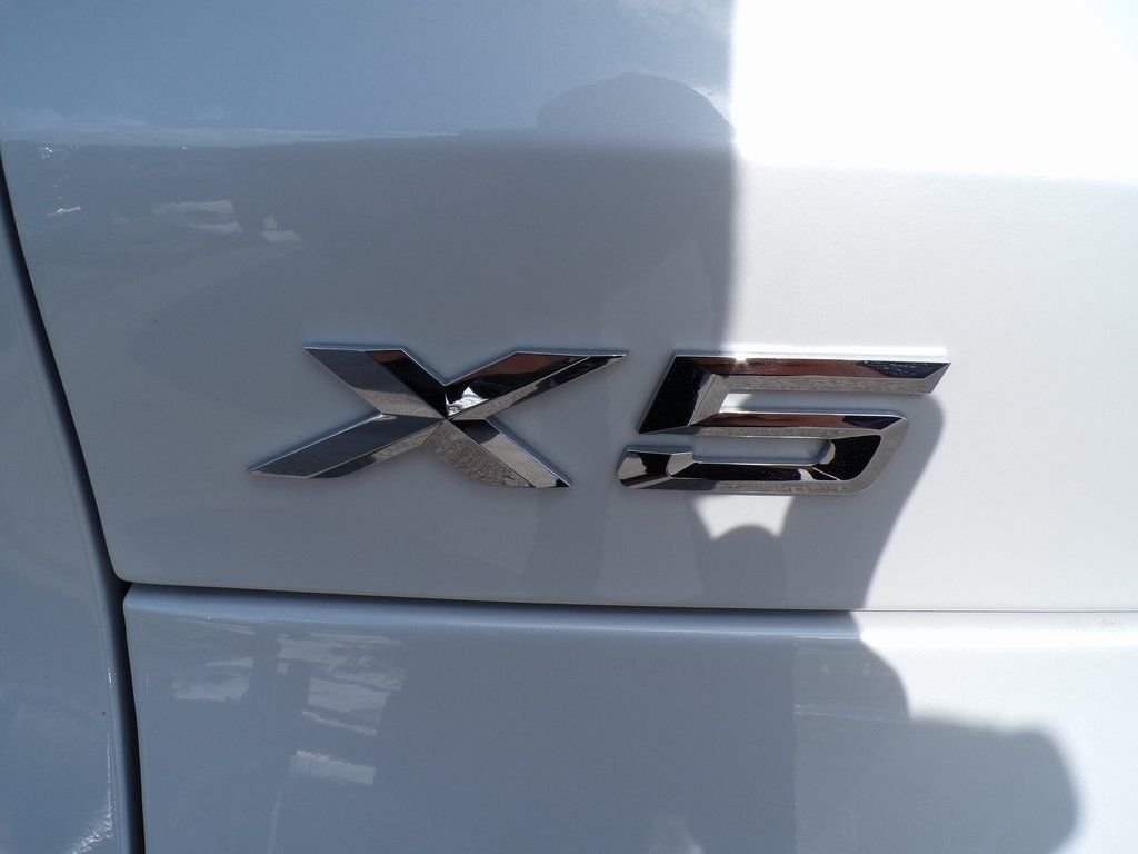 Certified Used 2026 Mineral White Metallic BMW xDrive50e image 27