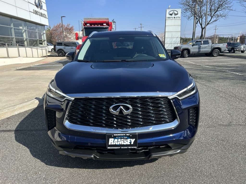 Certified Used 2022 Blue INFINITI LUXE image 3