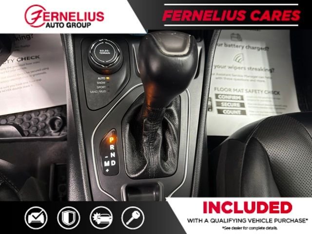 Used 2022 White Jeep Latitude Lux image 37