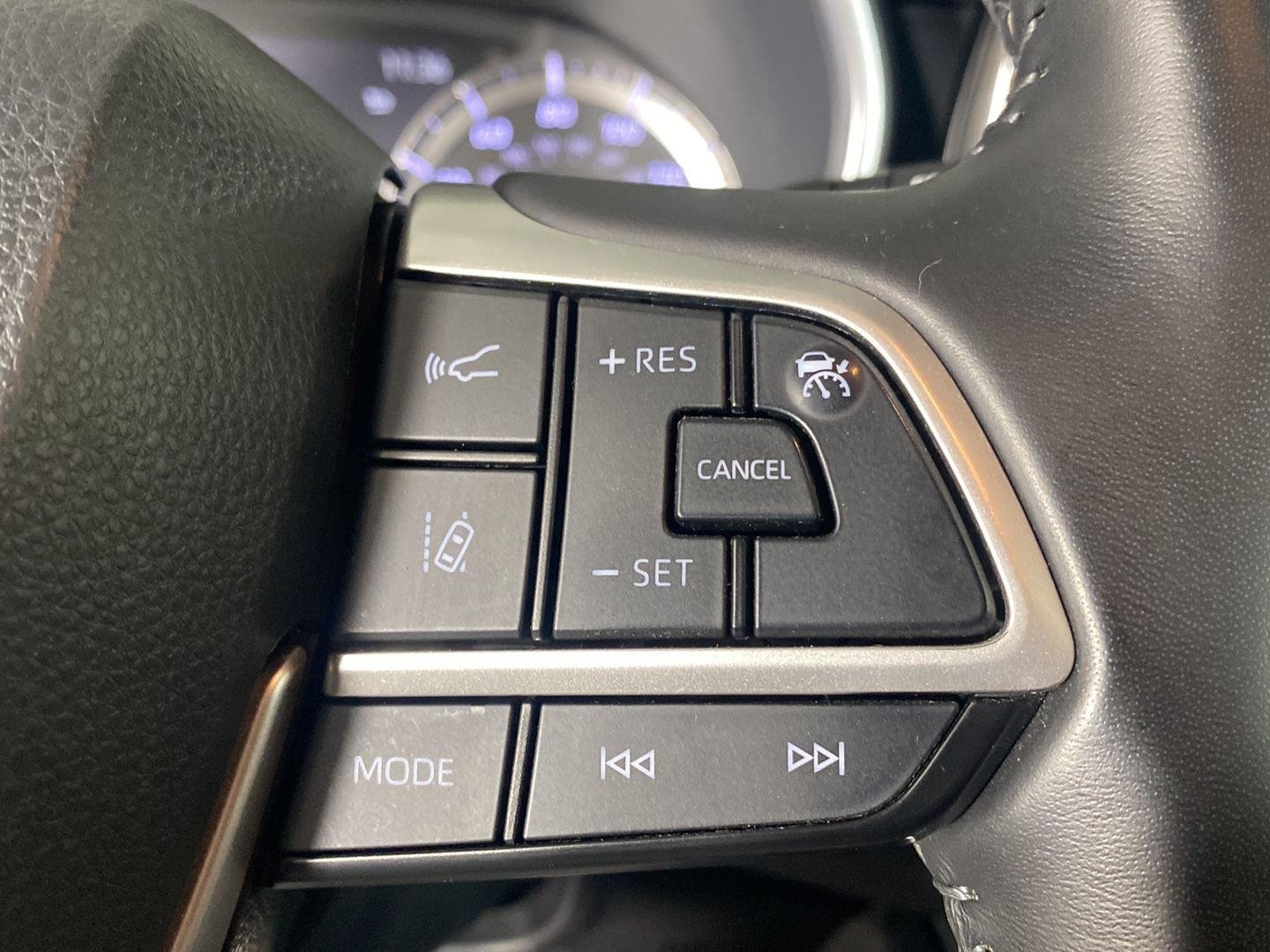Used 2022 Pearl Toyota XLE image 21