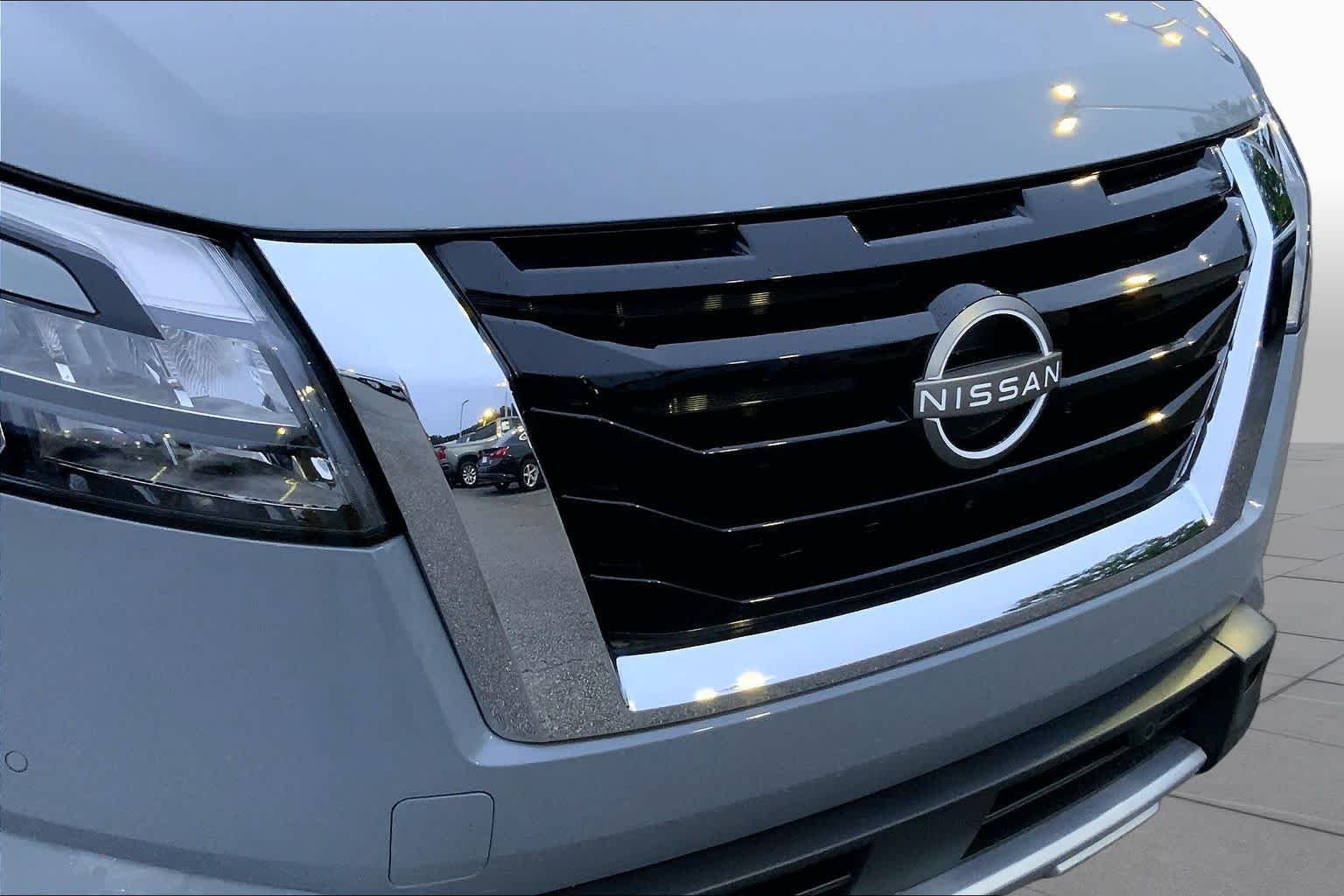 Used 2025 Boulder Gray Pearl Nissan Platinum image 28