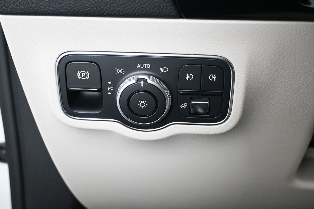 New 2026 Polar White Mercedes-Benz GLA 250 image 9