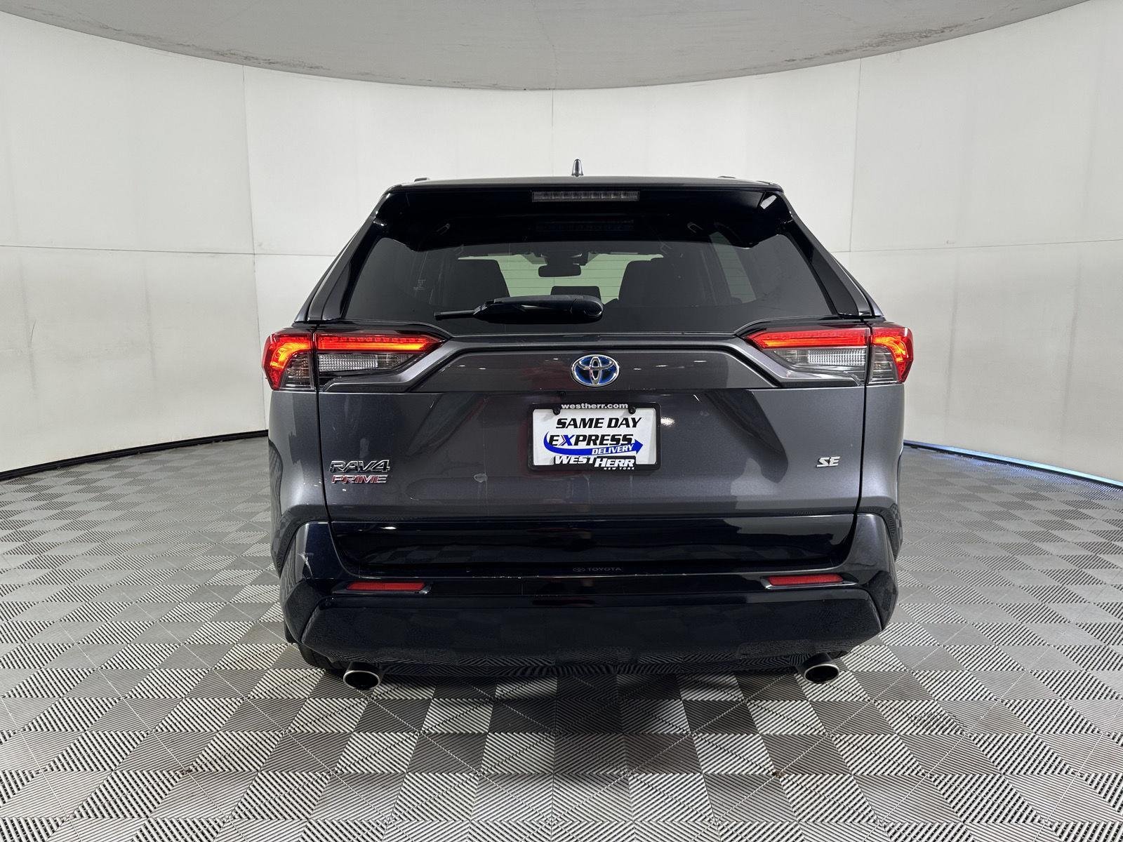 Used 2022 Magnetic Gray Metallic Toyota SE image 21
