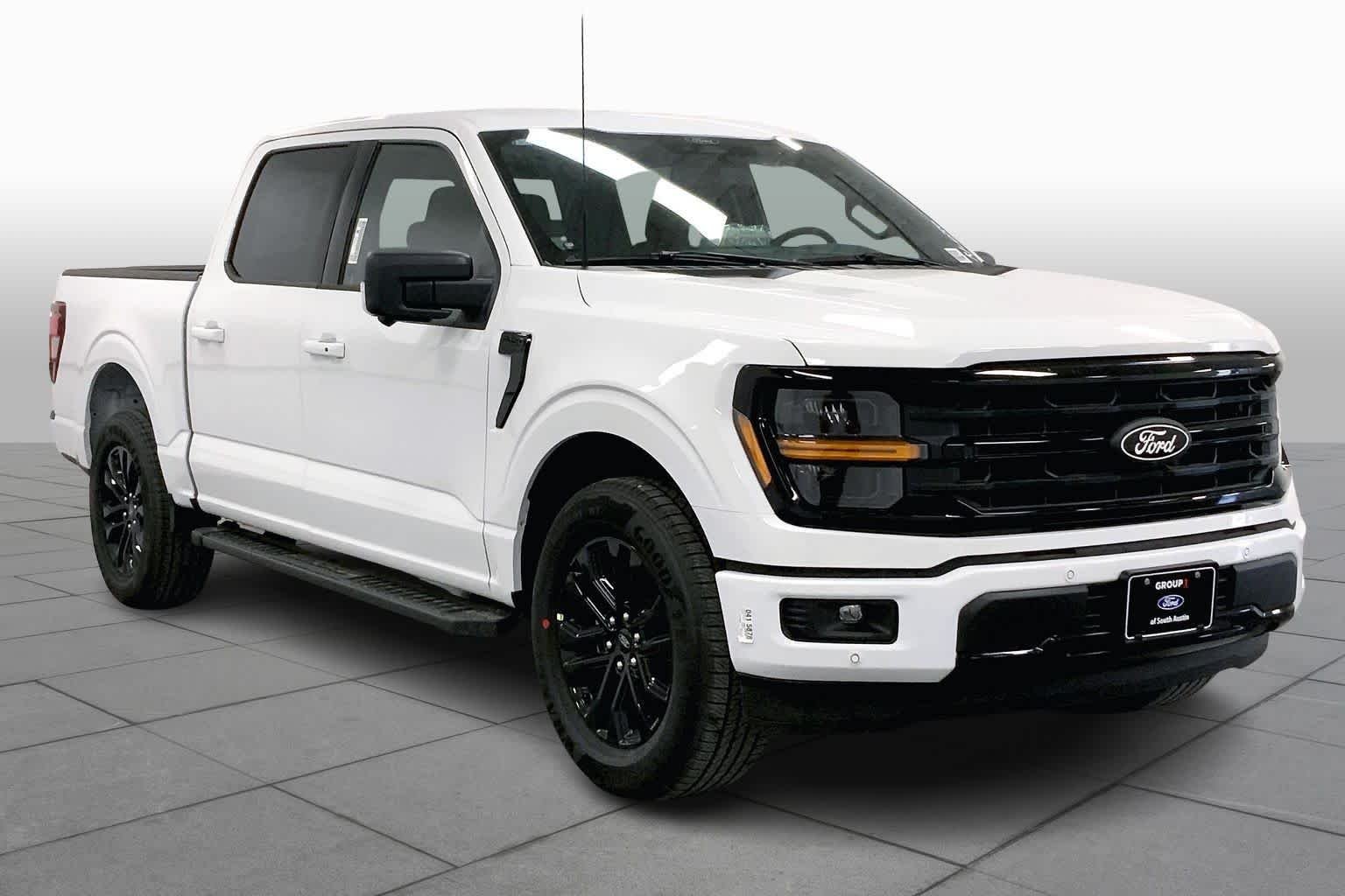 New 2026 Oxford White Ford XLT image 2