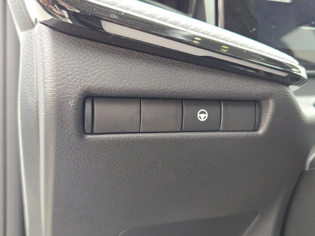 Used 2025 White Nissan SR image 21