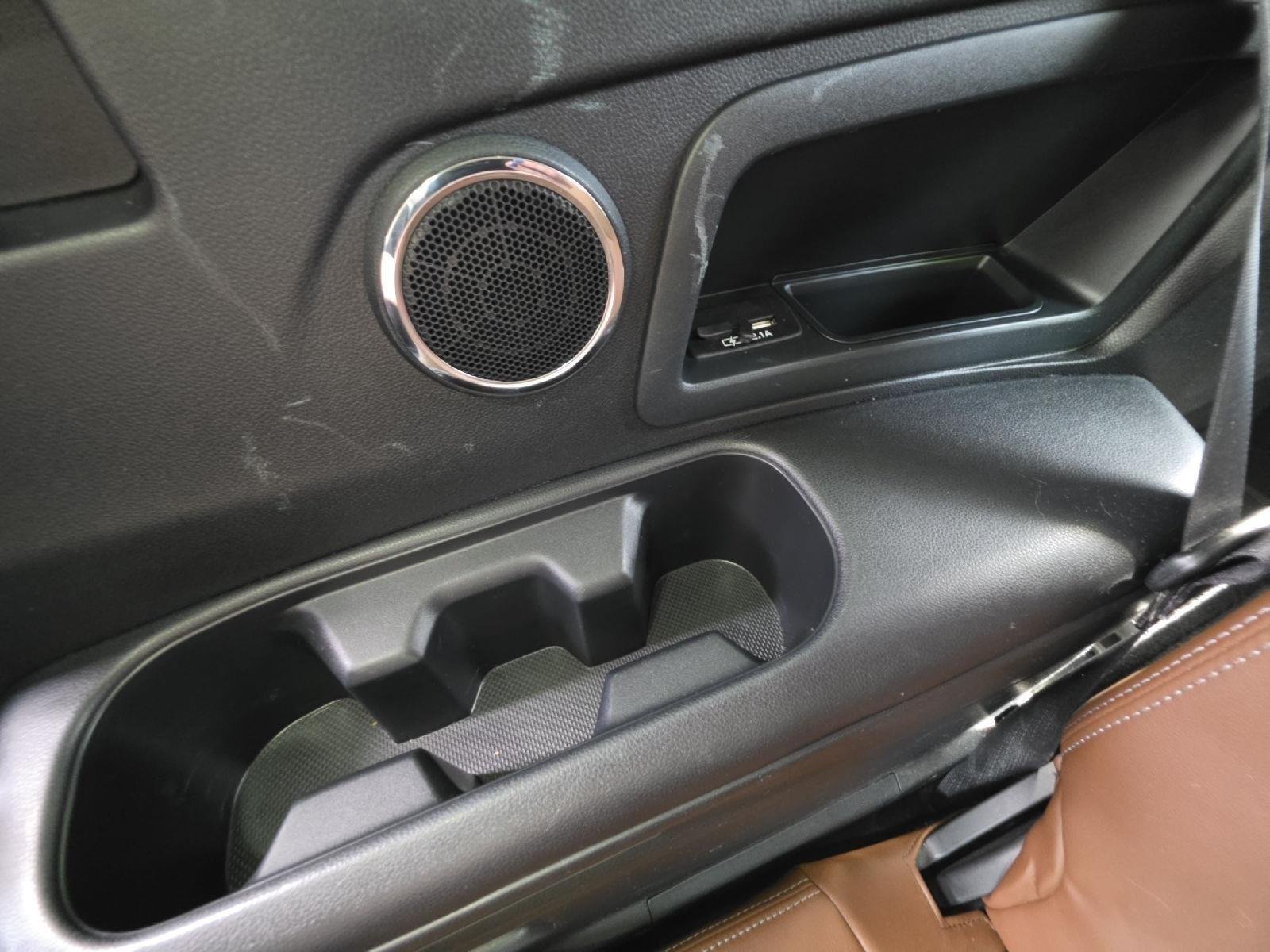 Used 2022 Crystal White Pearl Subaru Touring image 19