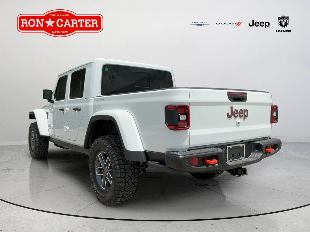 New 2026 Bright White Clear-Coat Exterior Paint Jeep Mojave X image 4